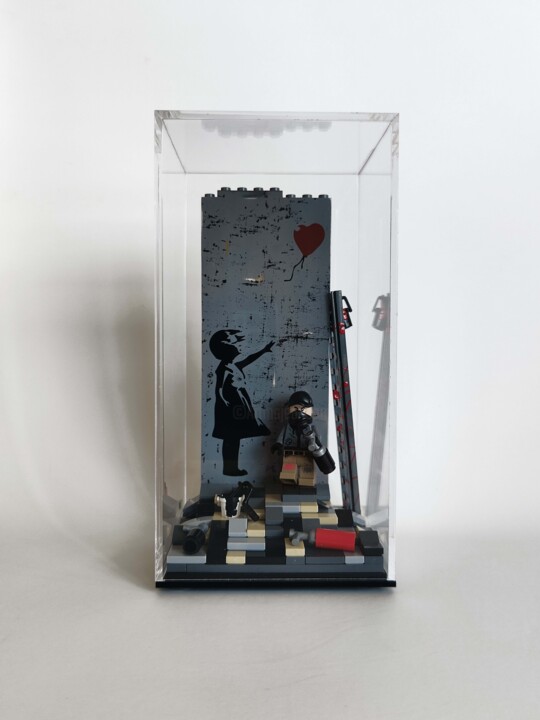 Banksy The walled off hotel, La petite fille au ballon - 1/5 雕塑, 7.5x3.7 in