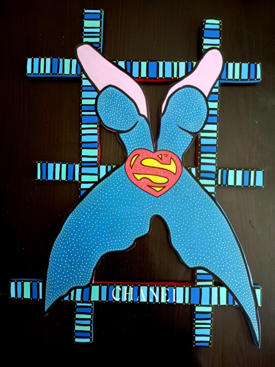 SUPERWOMAN CHANEL 雕塑, 31.5x23.6 in