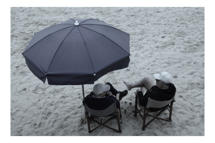 Discussion sous parasol 摄影