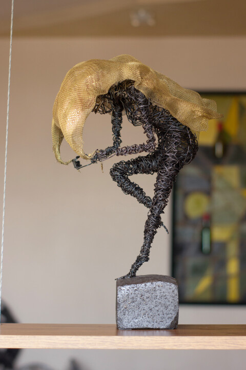 Dance of Radiance Sculptuur, 17,3x10,2 in
