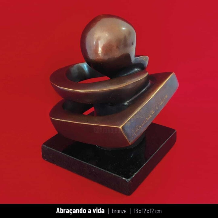 Sculpture titled "Abraçando a vida" by Anamaria Vieira, Original Artwork, Bronze
