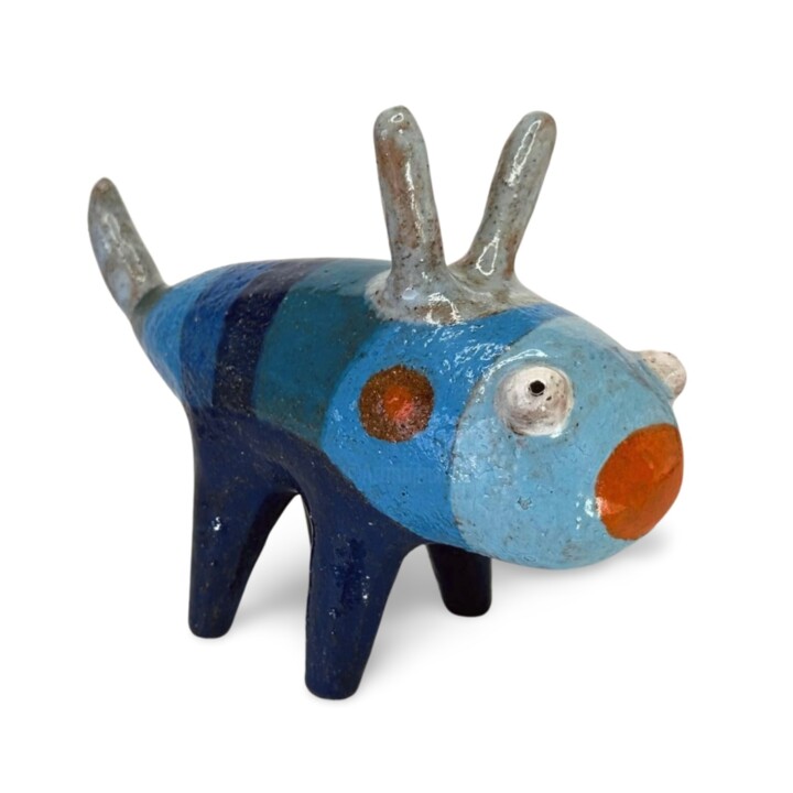 Fat Little Blue Bug 雕塑, 6.3x7.9 in