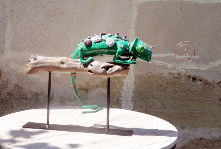 Caméléon sur cep de vigne 雕塑, 12.2x22.1 in