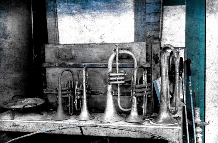 Fotografie getiteld "Musique en brocante…" door Claudine Ziga, Origineel Kunstwerk, Gemanipuleerde fotografie