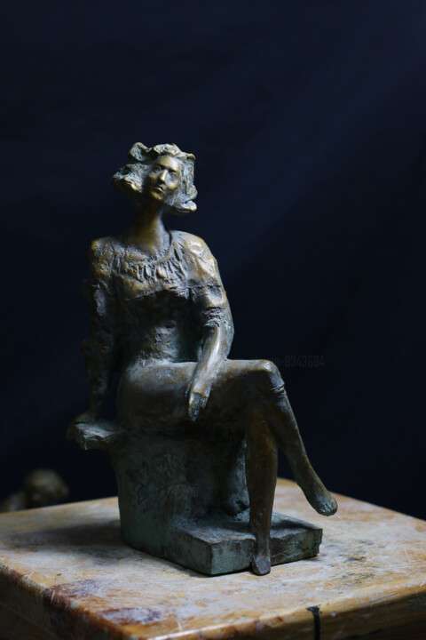 Thoughtful Pose Heykel, 16,9x10,6 in