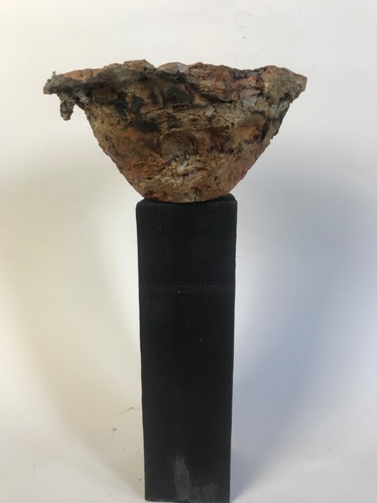 Sculpture titled "Imperfetto in un mo…" by Armando D'Andrea, Original Artwork, Clay