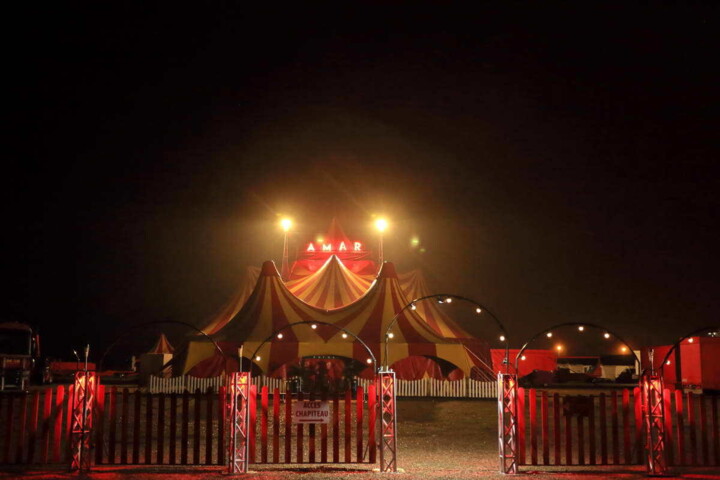 제목이 "Arrête ton cirque"인 사진 Valery Trillaud로, 원작, 디지털