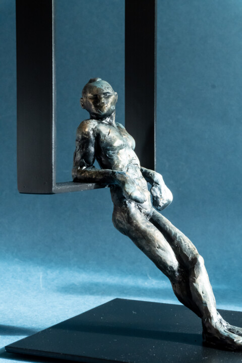 "Resting on the Edge: Exploring the Space Beyond" Heykel, 13x5,9 in