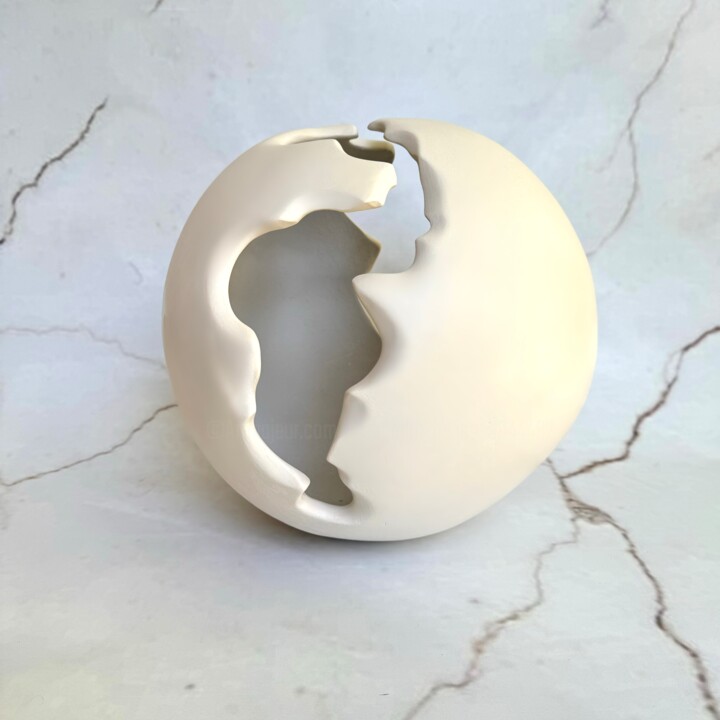 CRACKED SPHERE 雕塑, 11.8x11.8 in