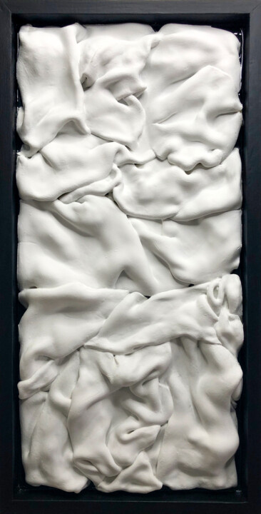 Sculptuur getiteld "Whisper of white wa…" door Viacheslav Zaykin, Origineel Kunstwerk, Klei Gemonteerd op Houten paneel