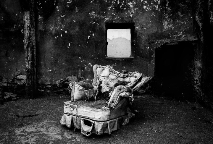 Fauteuil abandonné 摄影, 18.9x25.6 in