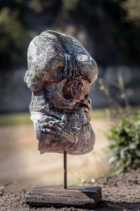 Sculpture titled "Kırılan Beden, Sust…" by Cihan Akın, Original Artwork, Casting