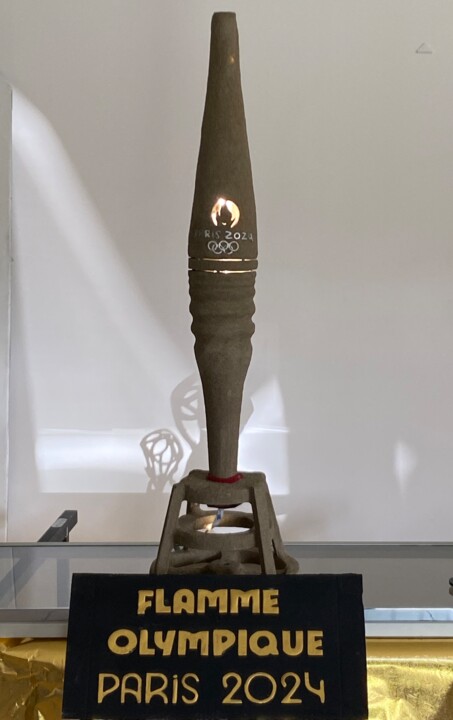 Sculpture titled "Flamme olympique Pa…" by Stilear, Original Artwork, Sand
