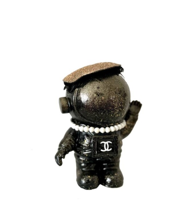 Sculpture titled "Astro Coco" by Cha., Original Artwork, Resin