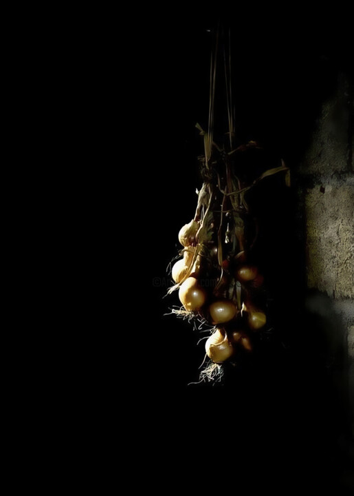 Photographie intitulée "Onions Without John…" par Dave English, Œuvre d'art originale, Photographie numérique