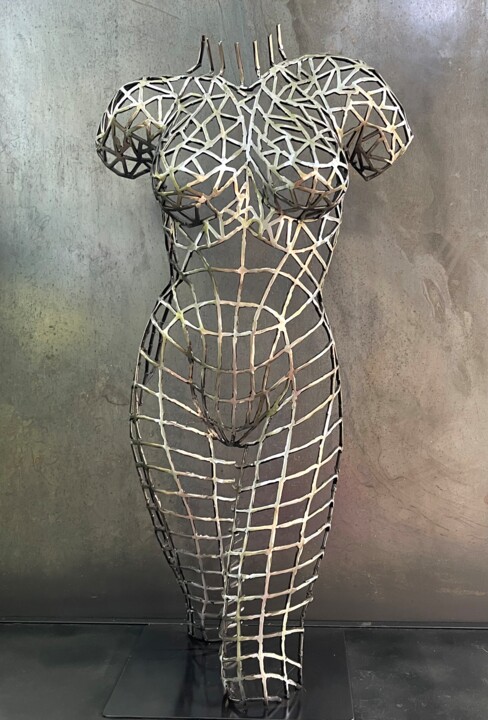 Escultura titulada "“ A tight sweater &…" por Scott Wilkes, Obra de arte original, Metales