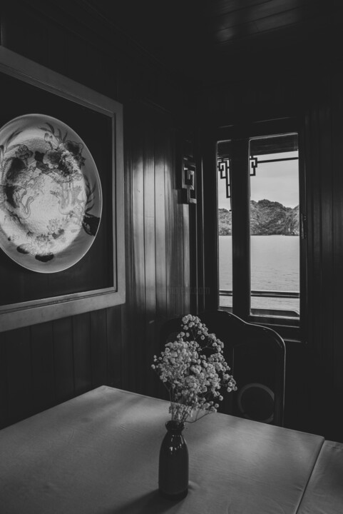 A table with a view, Vietnam, 2024 Fotografie, 23,6x15,8 in