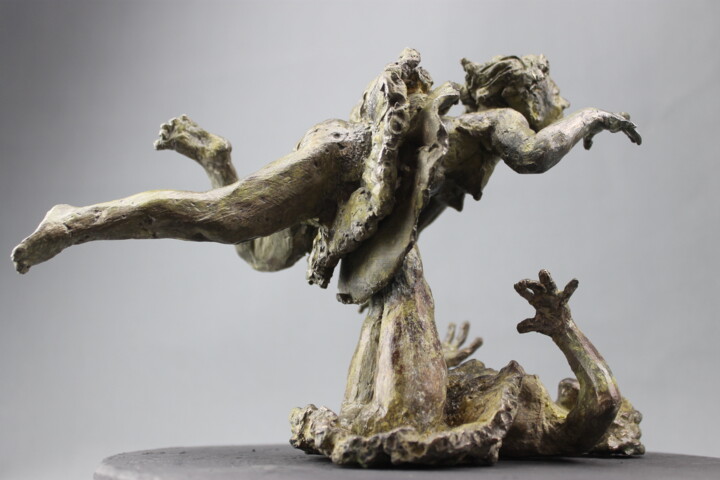 Sculpture titled "L'envol des cancans" by Audrey Fléchet, Original Artwork, Bronze