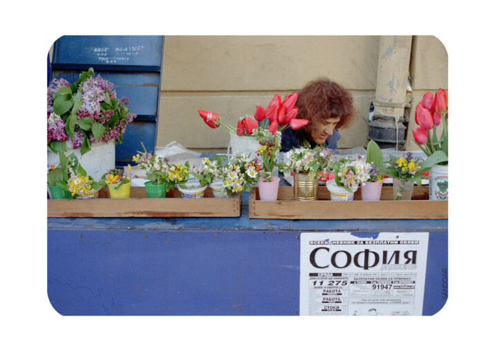 Photography titled "MARCHANDE DE FLEURS" by Sandgar, Original Artwork, Analog photography