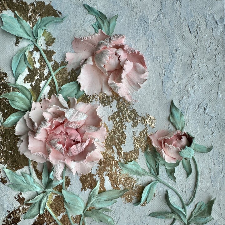 Delicate pink peonies on gold Sculptuur, 11,8x11,8 in
