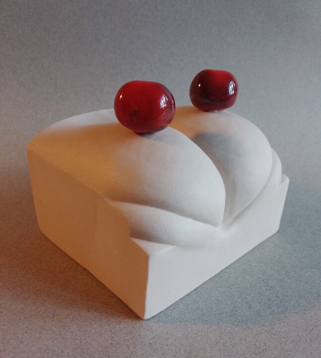 CHERRIES BOOTY 雕塑, 3.4x3.5 in
