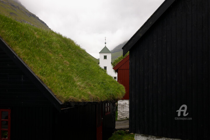 Cottages and church spire - Elduvík - Faroe Islands 摄影