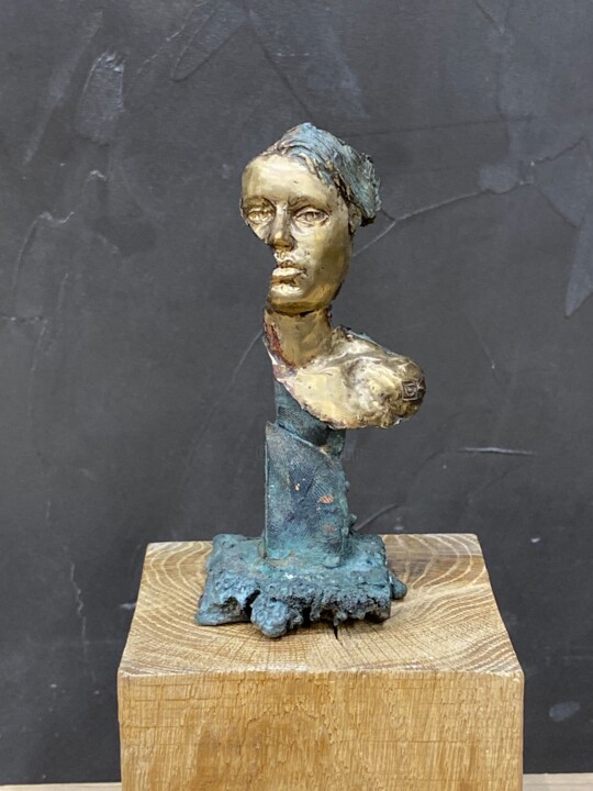 Vestige 3 Heykel, 4,9x2,4 in