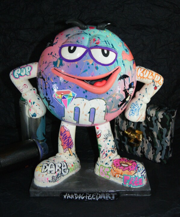 Vandalized M&Ms 雕塑, 15.4x12.6 in
