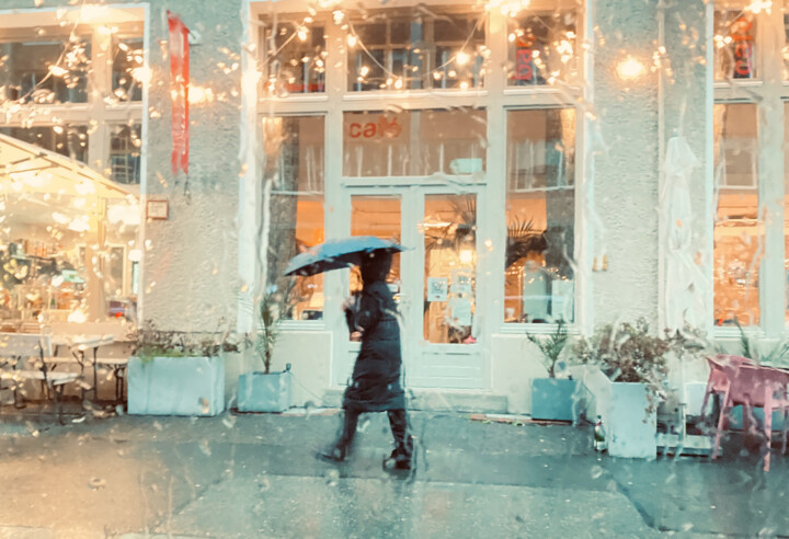 Cafe Lights and Raindrops 摄影