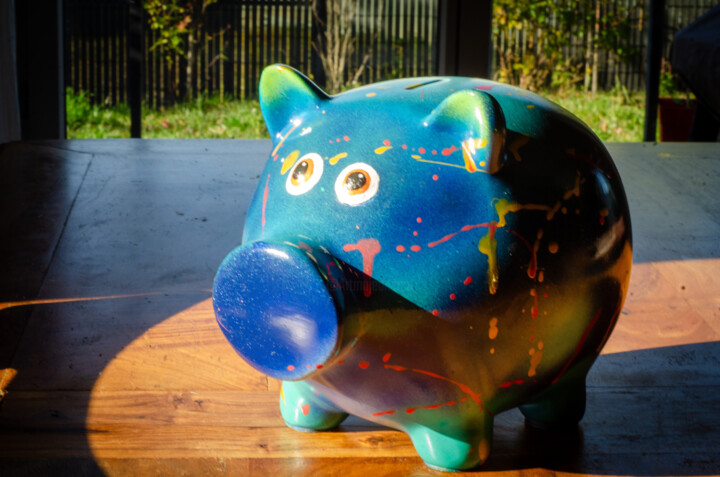 Sculpture titled "Tirelire en céramiq…" by Laura Onesta, Original Artwork, Spray paint
