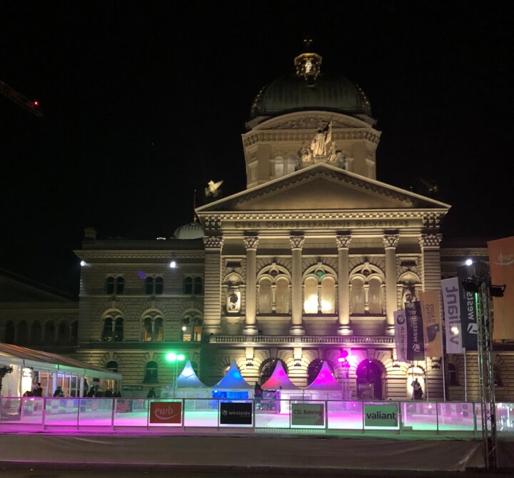 Photography titled "Bundeshaus Bern mit…" by Raphaela Esther Serini, Original Artwork, Digital Photography
