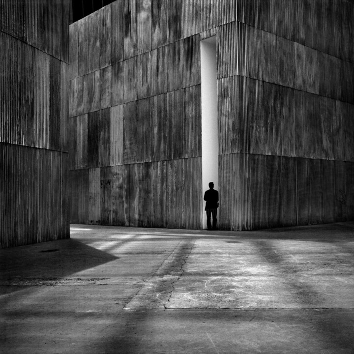 L'attente Photography, 47.2x47.2 in