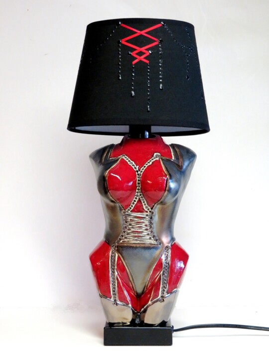 Crazy Girl 雕塑, 17.3x7.5 in