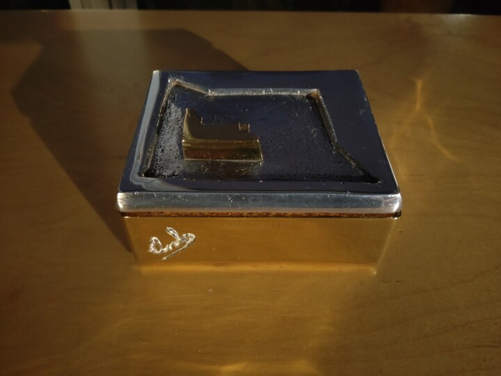 Scatola in bronzo firmata con certificato di autenticità 设计, 2x4.3 in