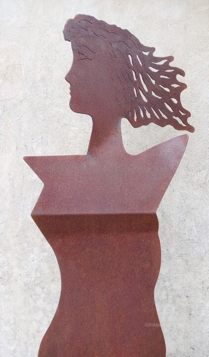 FIGURE 200.3 雕塑, 78.7x19.7 in