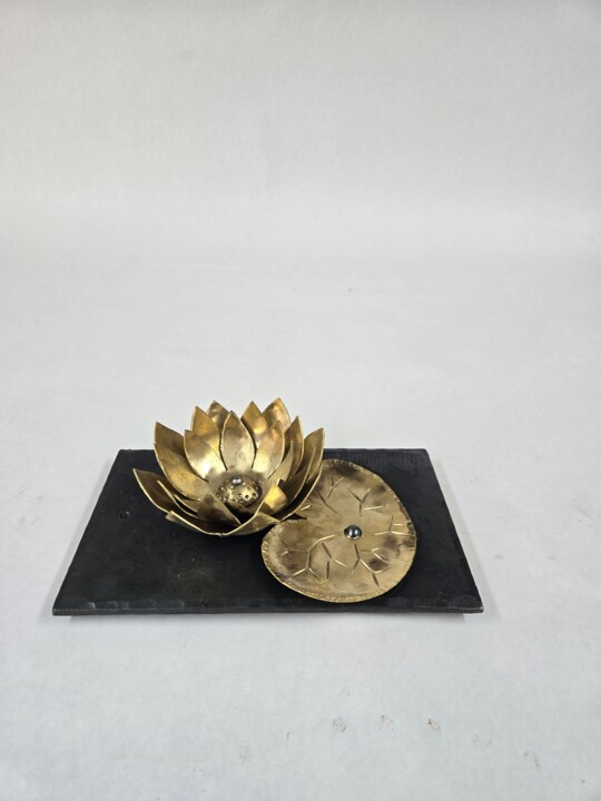 Golden lotus 1 雕塑, 5x8.5 in