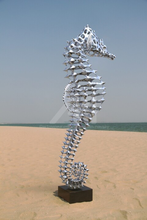 Hippocampus Large 雕塑, 78.7x13.8 in