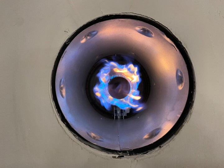 To burn, burn, burn 雕塑, 66.9x8.3 in