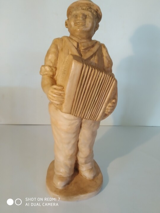 Sculpture titled "l'accordéoniste" by André Saunier, Original Artwork, Clay