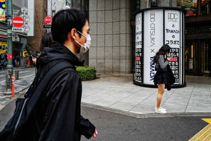 Walking in the city 摄影