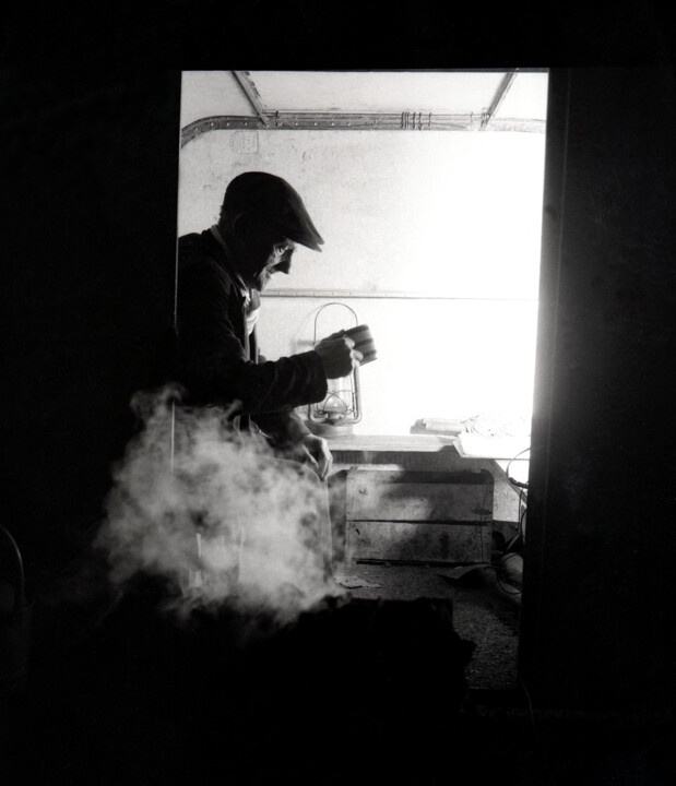ALONE WITH HIS THOUGHTS Fotografie, 26,8x22,8 in