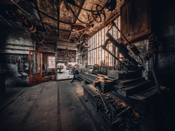 Photographie intitulée "L'usine Perrier #8" par Loïc Cancade, Œuvre d'art originale, Photographie numérique