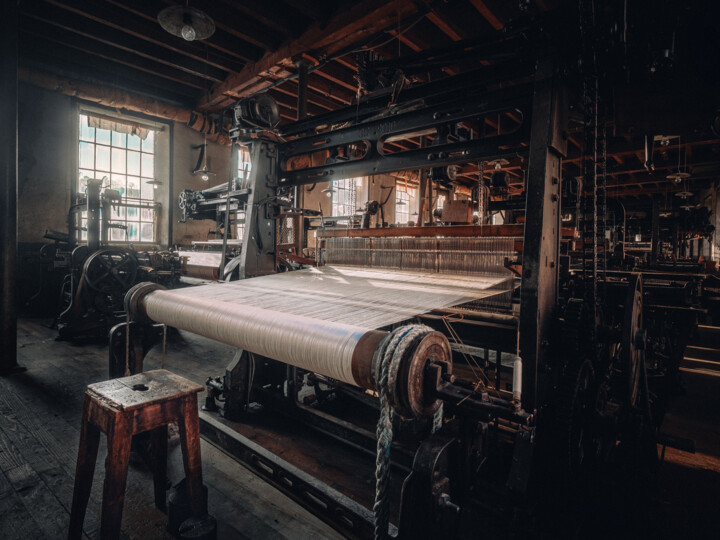 Photographie intitulée "L'usine Perrier #2" par Loïc Cancade, Œuvre d'art originale, Photographie numérique