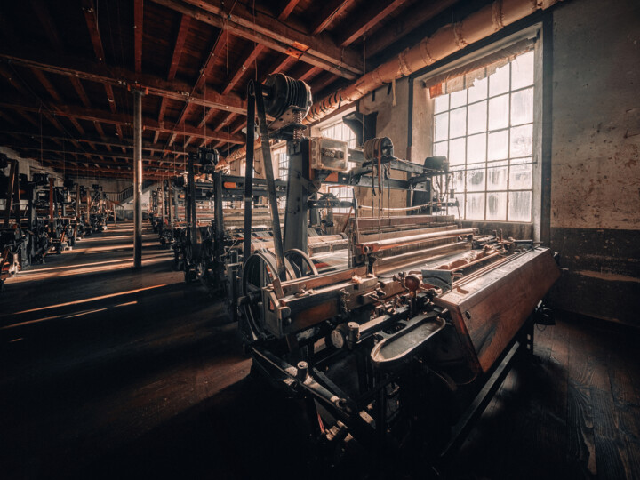 Photographie intitulée "L'usine Perrier #1" par Loïc Cancade, Œuvre d'art originale, Photographie numérique