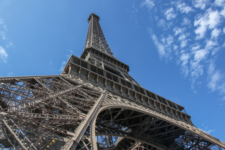 Photographie intitulée "Tour Eiffel - Cadra…" par Charles Guy, Œuvre d'art originale, Photographie non manipulée