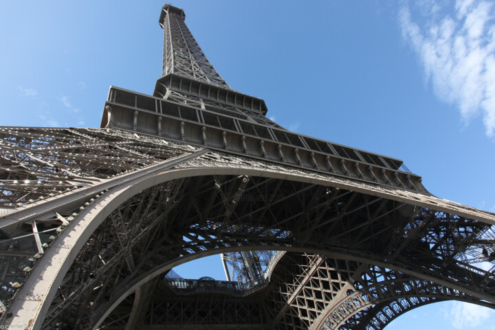 Photographie intitulée "Tour Eiffel - Cadra…" par Charles Guy, Œuvre d'art originale, Photographie non manipulée