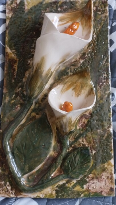 Sculpture titled "Calas" by María Rosario Aladro Loza, Original Artwork, Ceramics Mounted on Other rigid panel