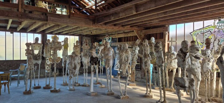 Sculpture "Personnages" et "Panneaux" 雕塑, 98.4x19.7 in