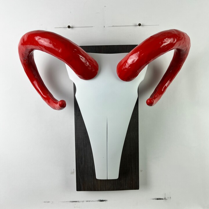 Red Horn 雕塑, 17.7x15.8 in