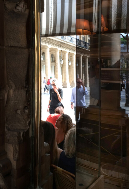 Photographie intitulée "" Au Palais Royal "" par Jean Louis Giudicelli, Œuvre d'art originale, Photographie numérique